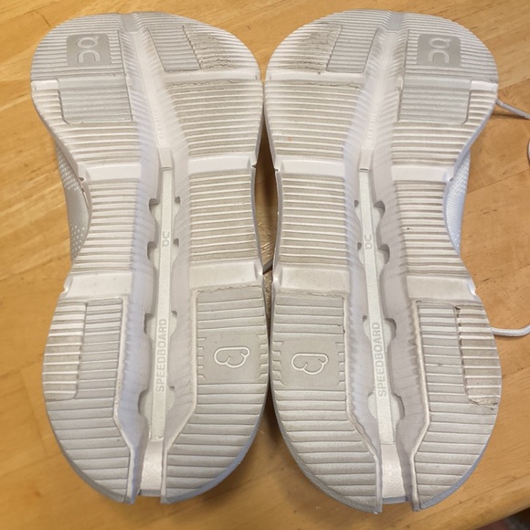 On running  cloud away sneaker - Picture 3 of 5